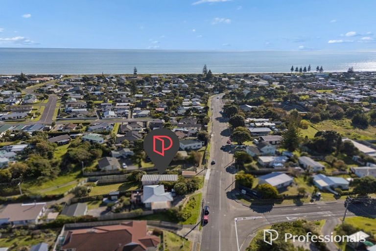Photo of property in 67 Tasman Road, Otaki Beach, Otaki, 5512