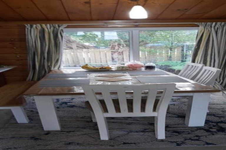 Photo of property in 1 Willowbrook Place, Titirangi, Auckland, 0604