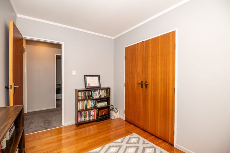 Photo of property in 72 Churton Drive, Churton Park, Wellington, 6037