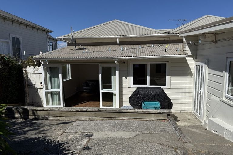 Photo of property in 37 Ara Paiwhenua, Tawa, Wellington, 5028