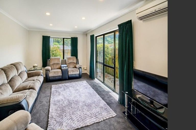 Photo of property in 9b Hinau Street, Tawa, Wellington, 5028