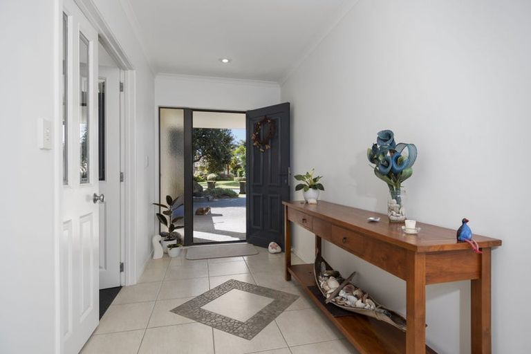 Photo of property in 24 Saint Heliers Place, Papamoa Beach, Papamoa, 3118