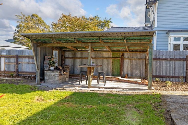 Photo of property in 100 Brandon Street, Featherston, 5710