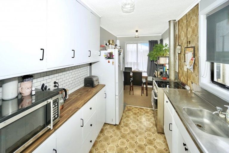 Photo of property in 12 Lee Street, Te Puke, 3119