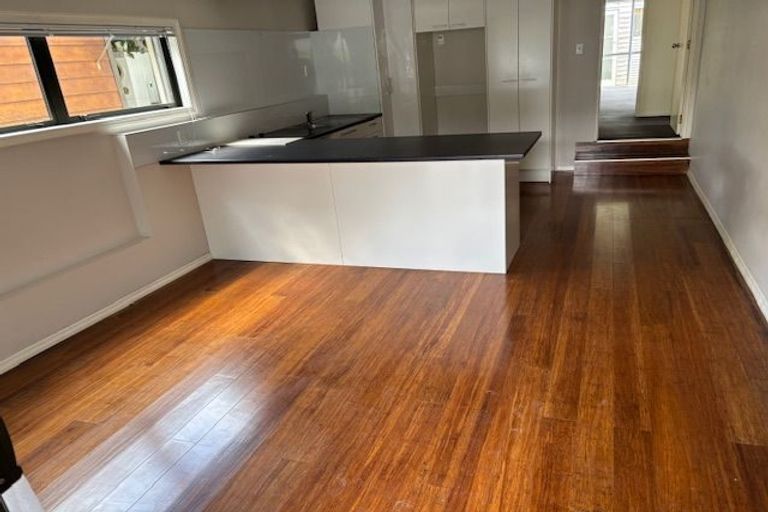 Photo of property in 28 Hiwihau Place, Glenfield, Auckland, 0629