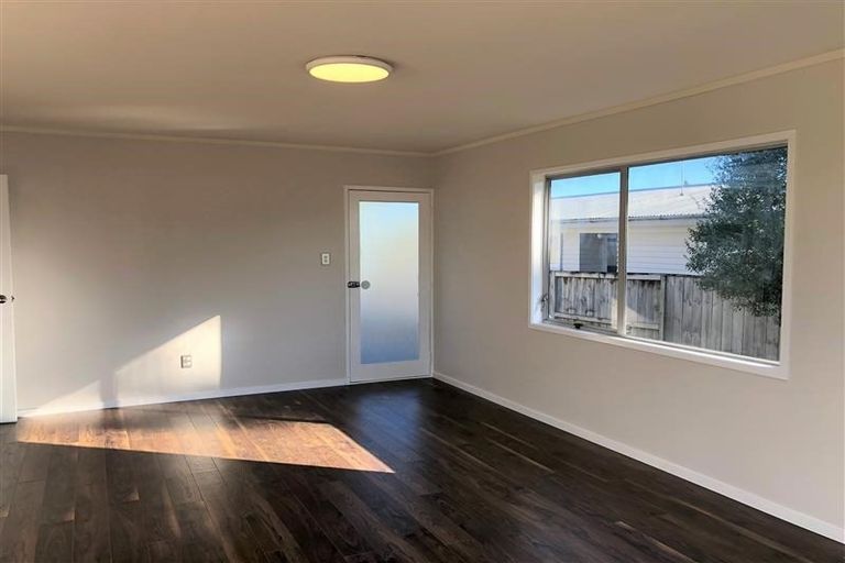 Photo of property in 1/47 Moire Road, Massey, Auckland, 0614