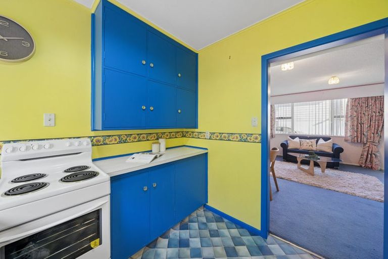 Photo of property in 2/210 Newlands Road, Newlands, Wellington, 6037