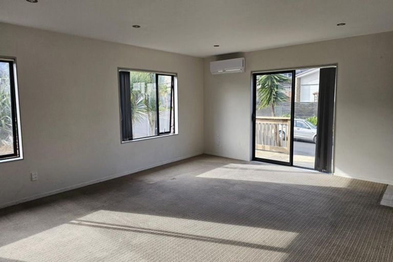 Photo of property in 10 Vino Cina Heights, Ranui, Auckland, 0612