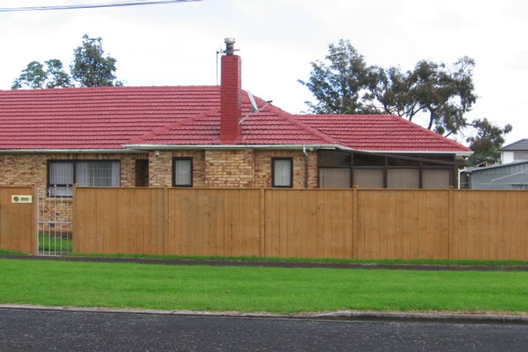 Photo of property in 2 Bledisloe Street, Papatoetoe, Auckland, 2104