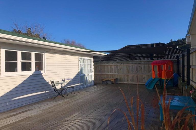 Photo of property in 117 Hine Road, Wainuiomata, Lower Hutt, 5014