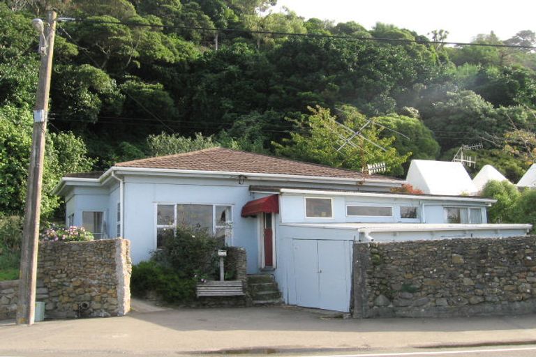 Photo of property in 455 Karaka Bay Road, Karaka Bays, Wellington, 6022