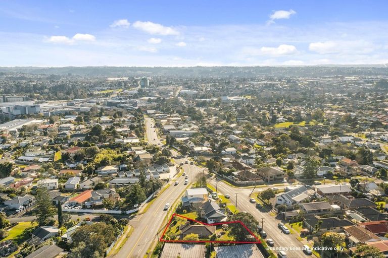 Photo of property in 265 Great North Road, Henderson, Auckland, 0612