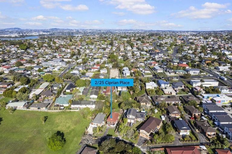 Photo of property in 2/25 Ciprian Place, Henderson, Auckland, 0612