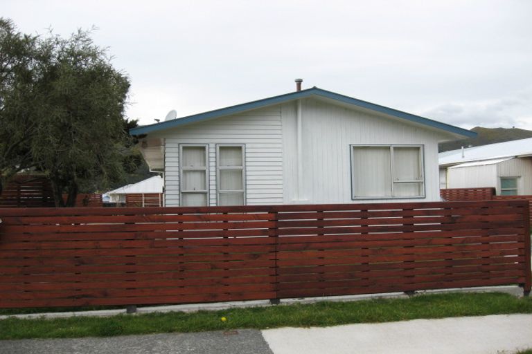 Photo of property in 11 Kendal Grove, Wainuiomata, Lower Hutt, 5014