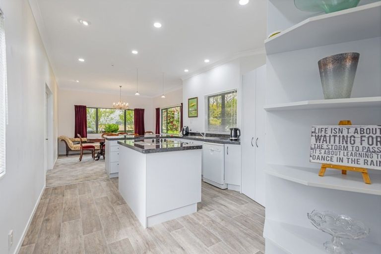 Photo of property in 10 Tui Glen Drive, Levin, 5571