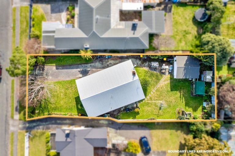 Photo of property in 19 Mazengarb Road, Paraparaumu Beach, Paraparaumu, 5032