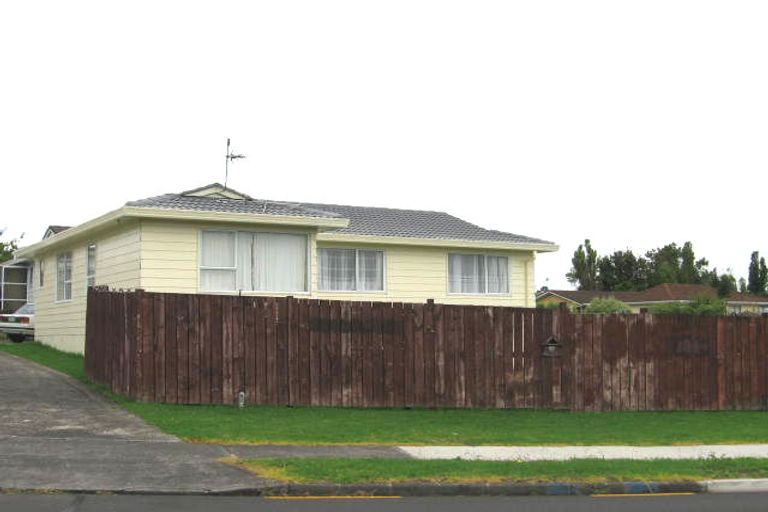 Photo of property in 2/69 Luanda Drive, Ranui, Auckland, 0612
