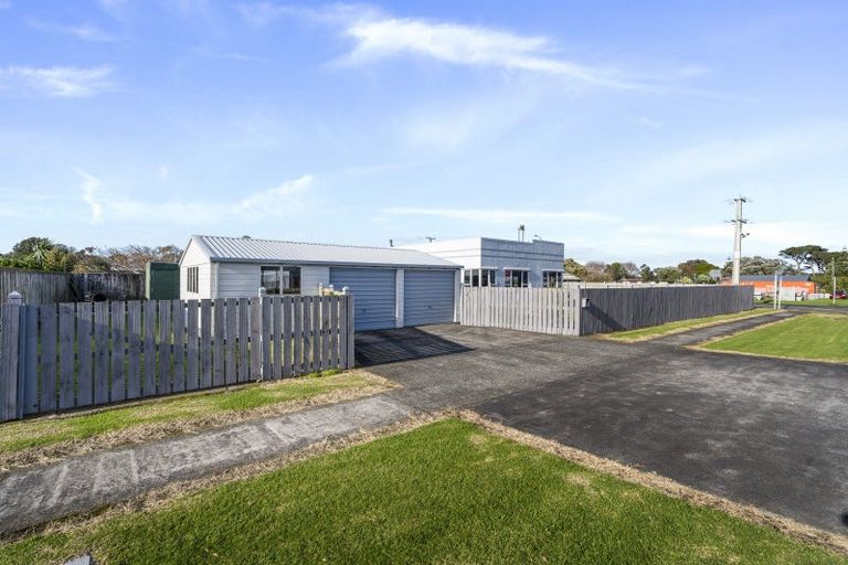 Photo of property in 17 Tasman Street, Opunake, 4616