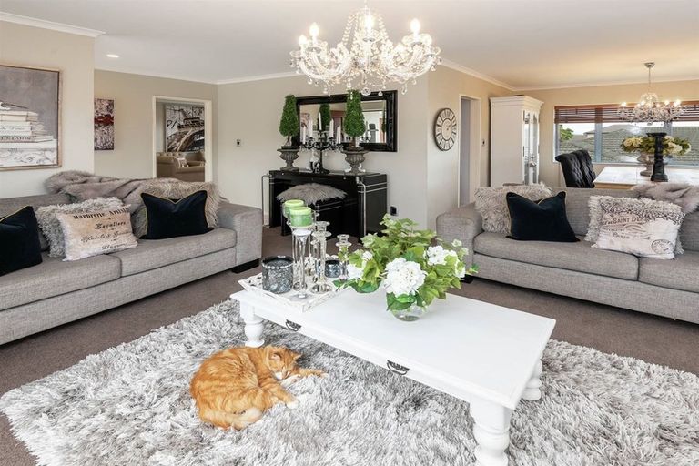 Photo of property in 31 Moyrus Crescent, East Tamaki Heights, Auckland, 2016