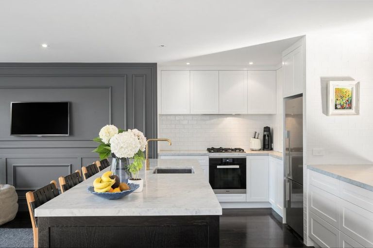 Photo of property in 18 Farm Road, Northland, Wellington, 6012