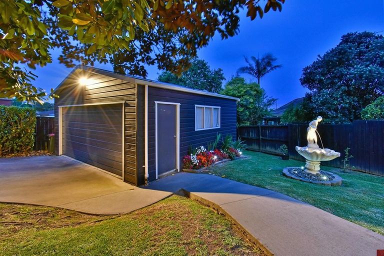 Photo of property in 17 Glenmore Road, Sunnyhills, Auckland, 2010