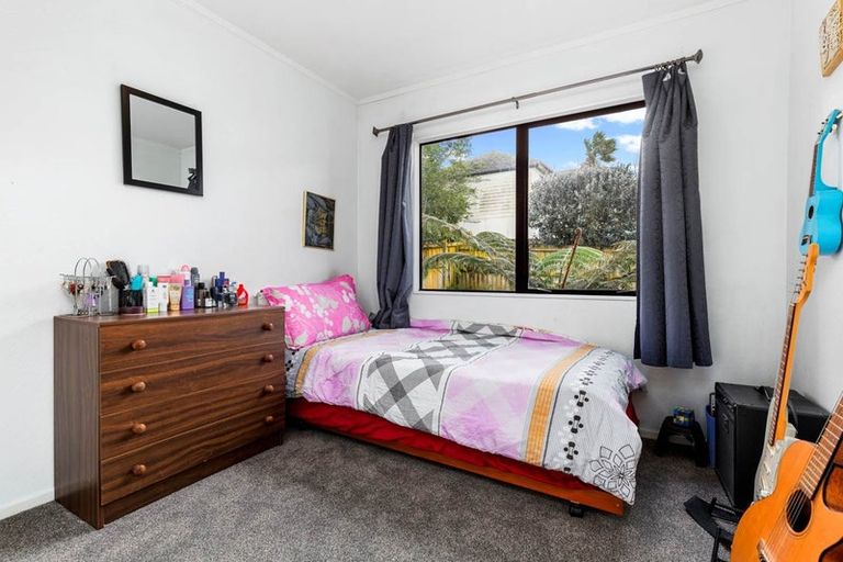 Photo of property in 19 Loughanure Place, Massey, Auckland, 0614