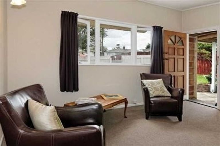 Photo of property in 55 Awaroa Road, Sunnyvale, Auckland, 0612