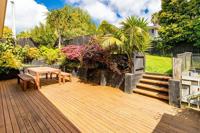 Photo of property in 21 South Lynn Road, Titirangi, Auckland, 0604