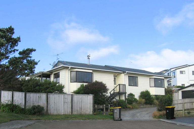 Photo of property in 35 Pelorous Street, Paparangi, Wellington, 6037