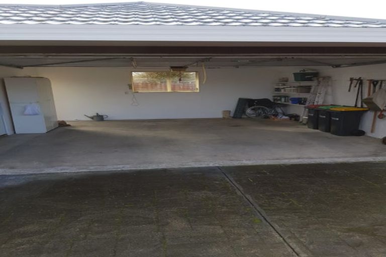 Photo of property in 15 Honeysuckle Place, Northcote, Christchurch, 8052