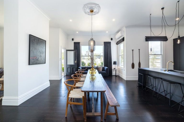 Photo of property in 250 Main Street, Greytown, 5712