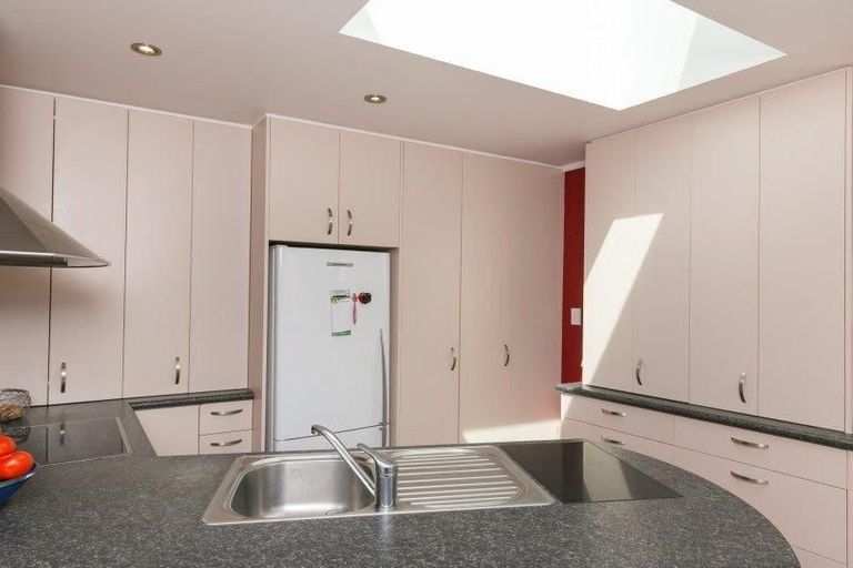 Photo of property in 2a West Road, Northland, Wellington, 6012