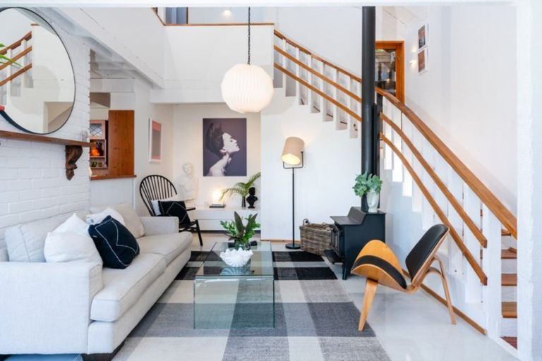 Photo of property in 6 Nakora Road, Karaka Bays, Wellington, 6022