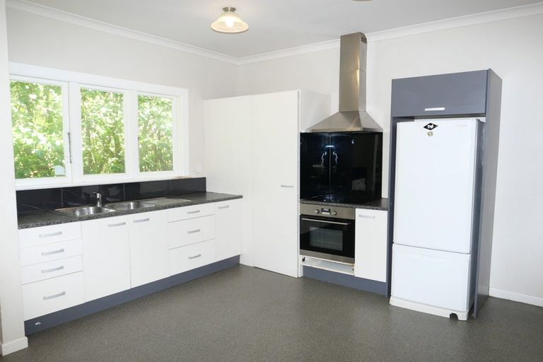 Photo of property in 5 Burrows Avenue, Karori, Wellington, 6012