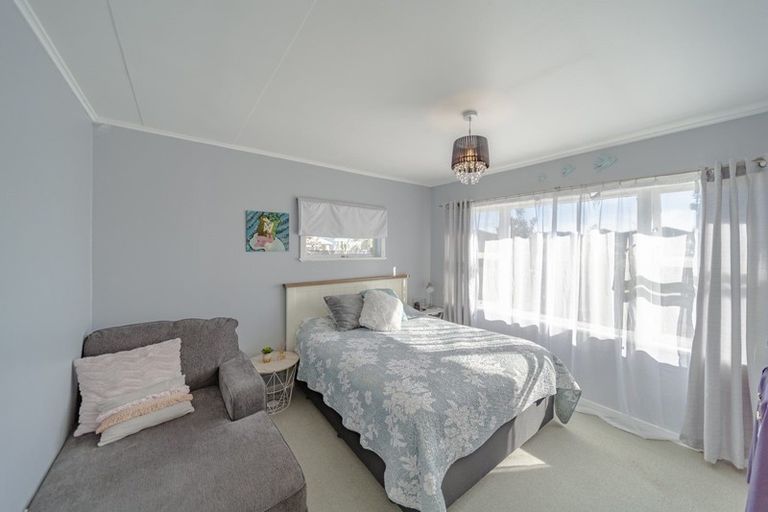 Photo of property in 74 Meeanee Road, Taradale, Napier, 4112