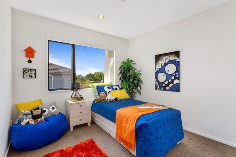 Photo of property in 3155a Great North Road, New Lynn, Auckland, 0600