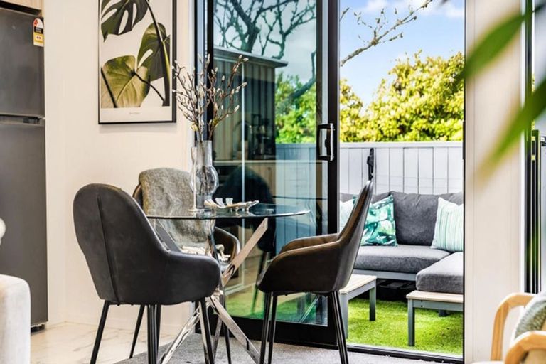 Photo of property in 2/2 Jadewynn Drive, Massey, Auckland, 0614