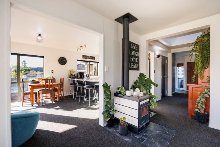 Photo of property in 5 Abby Road, Fitzherbert, Palmerston North, 4410