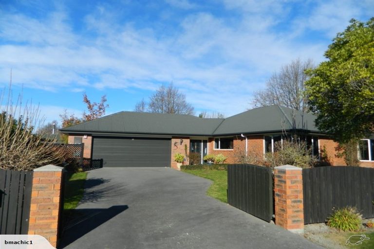 Photo of property in 2 Harrod Place, Rangiora, 7400