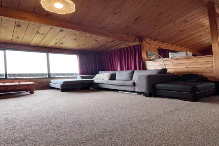 Photo of property in 86 Luckens Road, West Harbour, Auckland, 0618