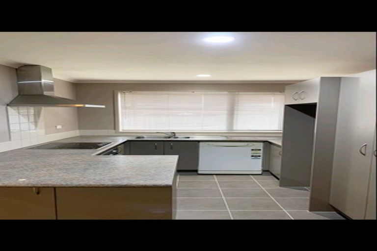 Photo of property in 33 Plumley Crescent, Mangere, Auckland, 2022