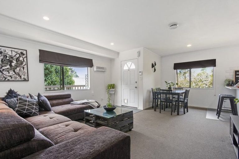 Photo of property in 3a John Webster Place, Glen Eden, Auckland, 0602