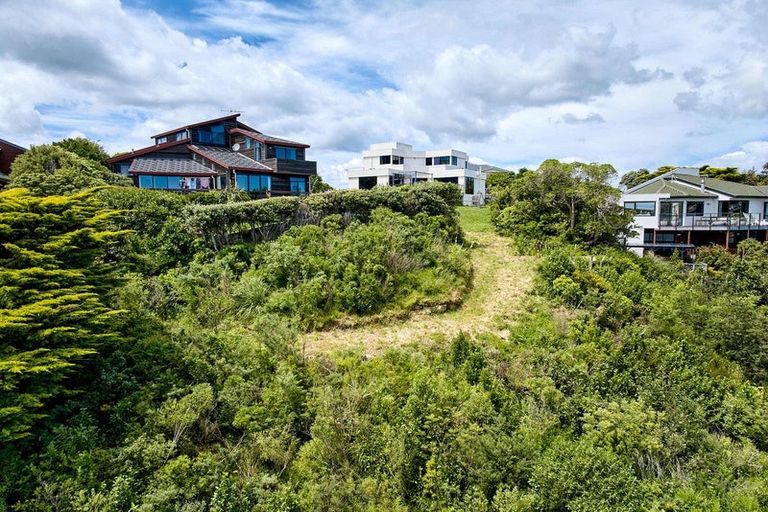 Photo of property in 44 Molyneux Close, Whitby, Porirua, 5024