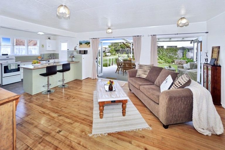 Photo of property in 30 Queen Street, Te Puke, 3119