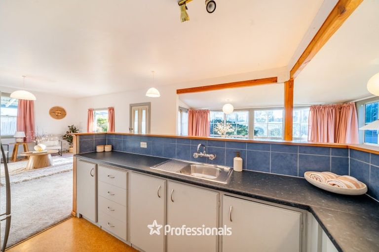 Photo of property in 124 Tutere Street, Waikanae Beach, Waikanae, 5036