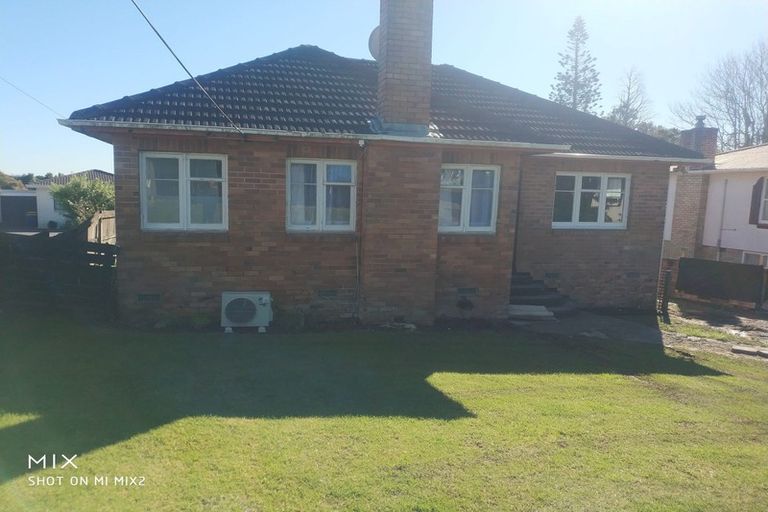 Photo of property in 63 Golf Road, New Lynn, Auckland, 0600