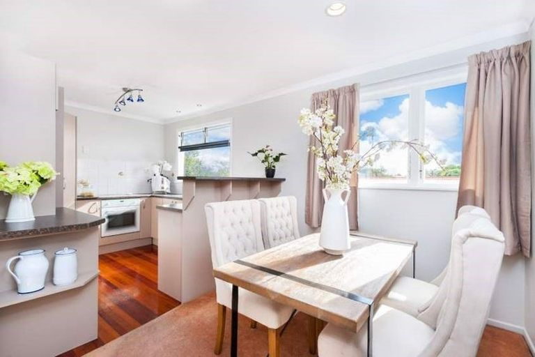 Photo of property in 112 Edmonton Road, Henderson, Auckland, 0612