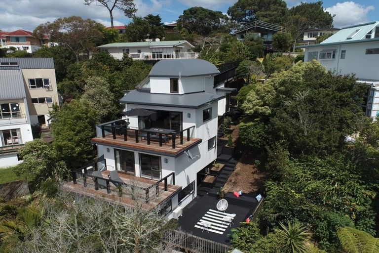 Photo of property in 2/5 Dalmeny Close, Murrays Bay, Auckland, 0630