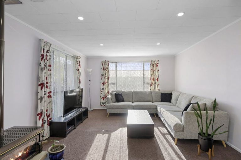 Photo of property in 2/12 Garnet Grove, Birchville, Upper Hutt, 5018
