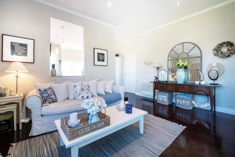 Photo of property in 41 Seaview Avenue, Northcote, Auckland, 0627